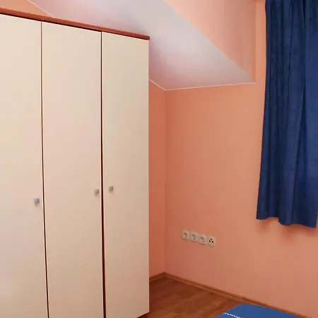 Lejlighed With Parking Space - 4214