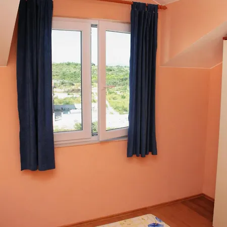 Lejlighed With Parking Space - 4214 *